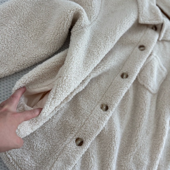 UGG Women's Koolaburra oversized cozy button up Sherpa Jacket in birch, medium - Picture 9 of 10